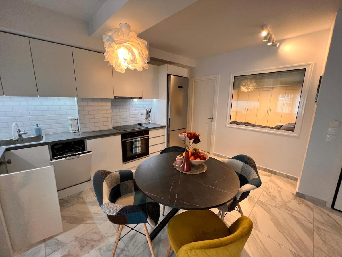 Casa De Tres Hermanos In The Heart Of เอเธนส์ ภายนอก รูปภาพ