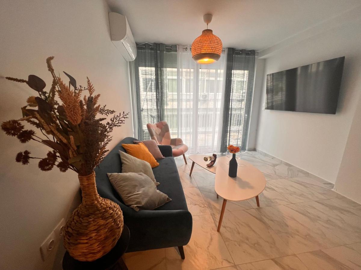 Casa De Tres Hermanos In The Heart Of เอเธนส์ ภายนอก รูปภาพ
