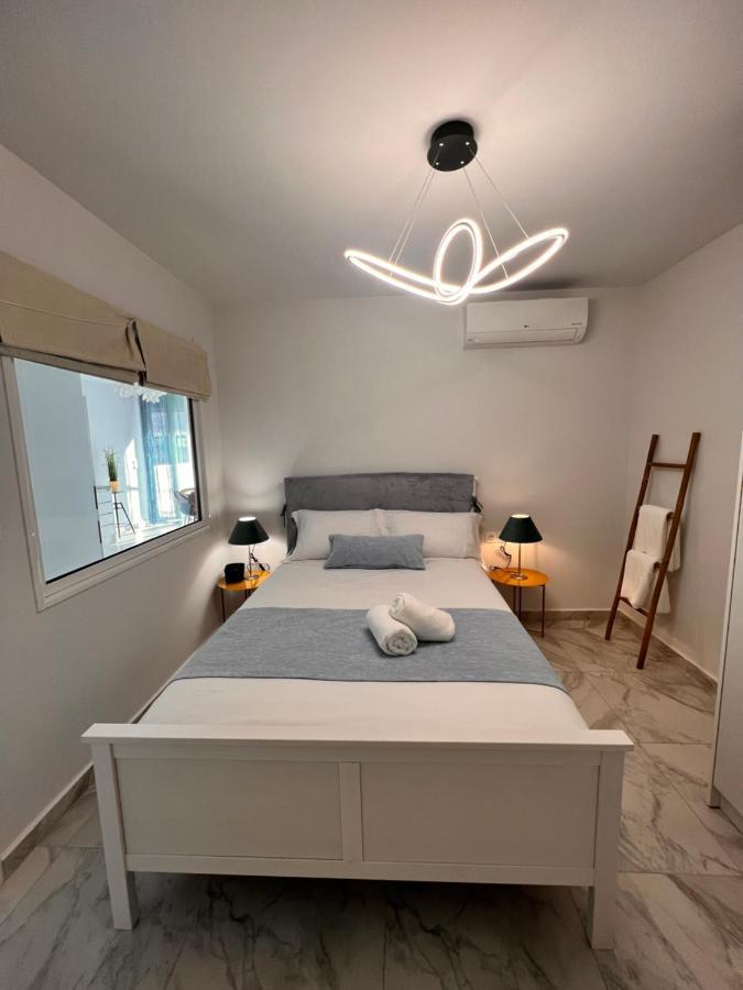 Casa De Tres Hermanos In The Heart Of เอเธนส์ ภายนอก รูปภาพ