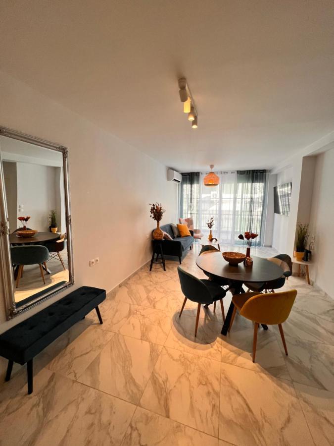 Casa De Tres Hermanos In The Heart Of เอเธนส์ ภายนอก รูปภาพ